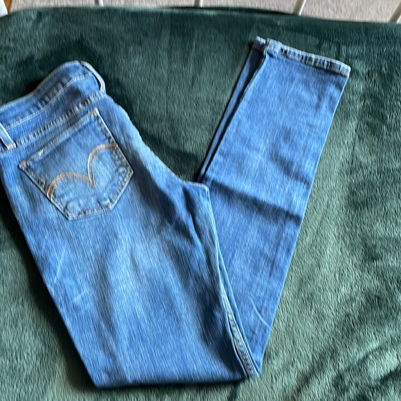 Women Levi’s Denim - Picture 7 of 8
